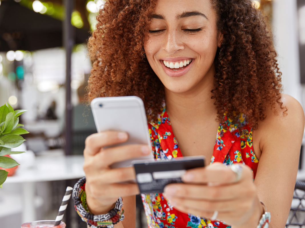 smart-phone-credit-card-banks-online-makes-shopping-while-sits-against-cafe-interior-1068x801-0d76081 smart-phone-credit-card-banks-online-makes-shopping-while-sits-against-cafe-interior-1068x801-0d76081